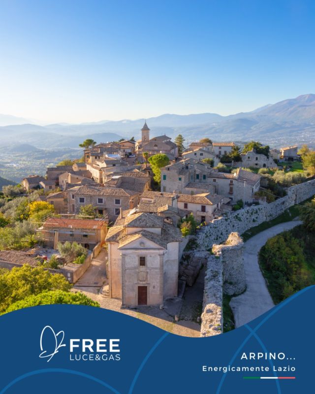 🤗 Oggi, per la rubrica “Energicamente Italia” vi portiamo ad Arpino, un borgo incantevole nel cuore della Ciociaria, in provincia di Frosinone.

🏛️ Con una storia che affonda le radici nell’antica Roma, Arpino è la città natale di Cicerone, uno dei più grandi oratori della storia. Passeggiando per le sue strade, si respira un’aria di antichità e cultura, tra resti romani e palazzi rinascimentali. Il borgo è noto anche per la sua imponente cinta muraria in opera poligonale, con la maestosa Porta dell’Arco a sesto acuto, un raro esempio di architettura megalitica.

🎨 Ma Arpino non è solo storia! Ogni anno ospita il Certamen Ciceronianum, una prestigiosa competizione internazionale di latino che attira studenti da tutto il mondo. Un evento che celebra la cultura classica e mantiene vivo il legame con il passato.

🌿 Tra vicoli pittoreschi e panorami mozzafiato sulla Valle del Liri, Arpino è un gioiello da scoprire, un perfetto connubio tra arte, storia e natura!

Foto credit: IvanoDS

#energicamenteitalia #arpino #freelucegas